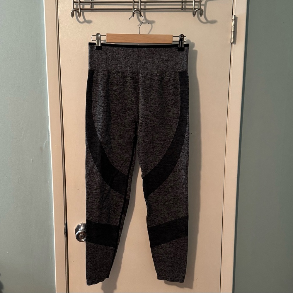 Victorias Secret Pink seamless contour legging in Grey/Black size Large